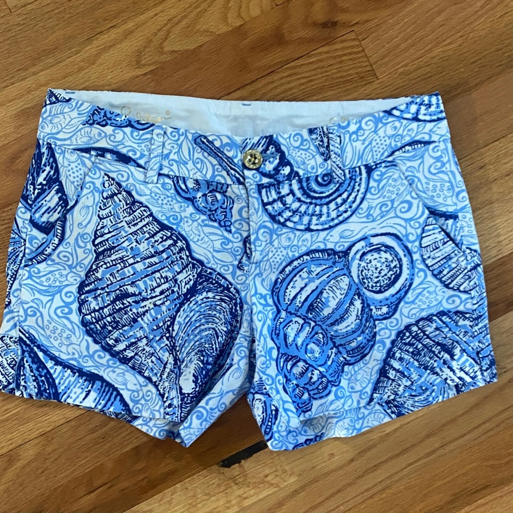 Lilly Pulitzer Blue and White Seashell Women's Shorts